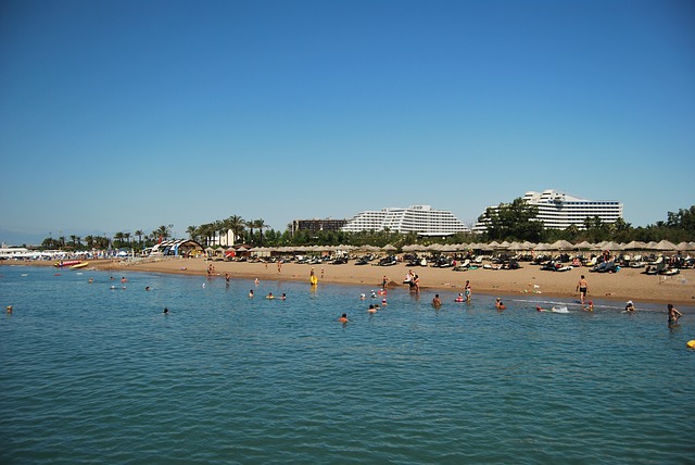 Pláž Belek s turistami